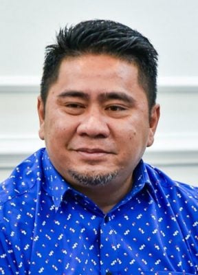 沙盟唯一华裔受委助理部长    17州议员宣誓为助理部长