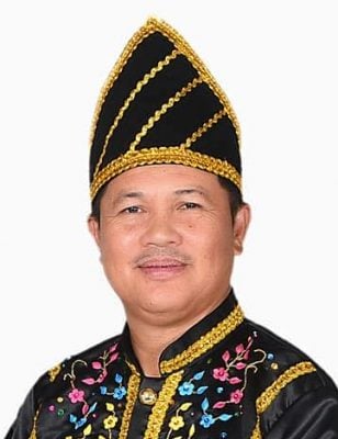 沙盟唯一华裔受委助理部长    17州议员宣誓为助理部长