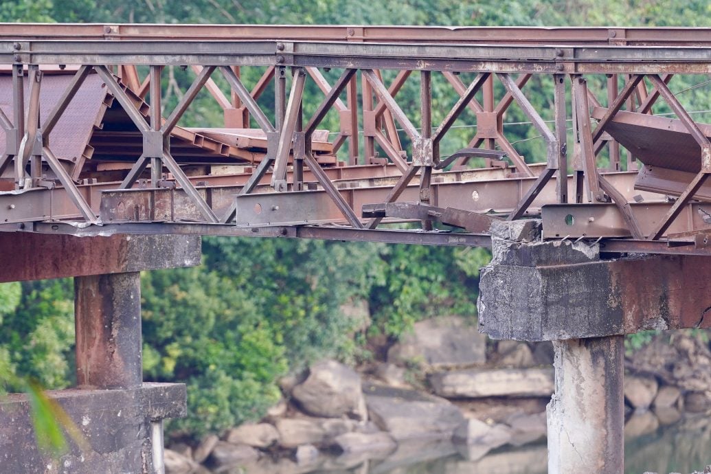 泰军出动F-16空袭柬埔寨菩萨省 炸断两座桥梁