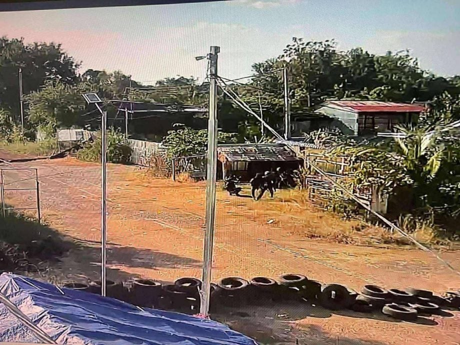 泰军装甲车据报越境进入柬村庄 现场局势紧张