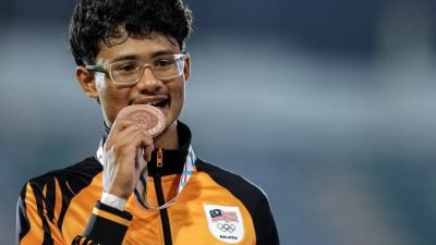 泰国东运会田径赛| 新短跑飞人丹尼斯退出接力赛  杨巧双要求田总解释