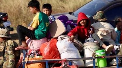 泰柬边境交火 数十万人急撤 小学生仓皇逃难画面曝光