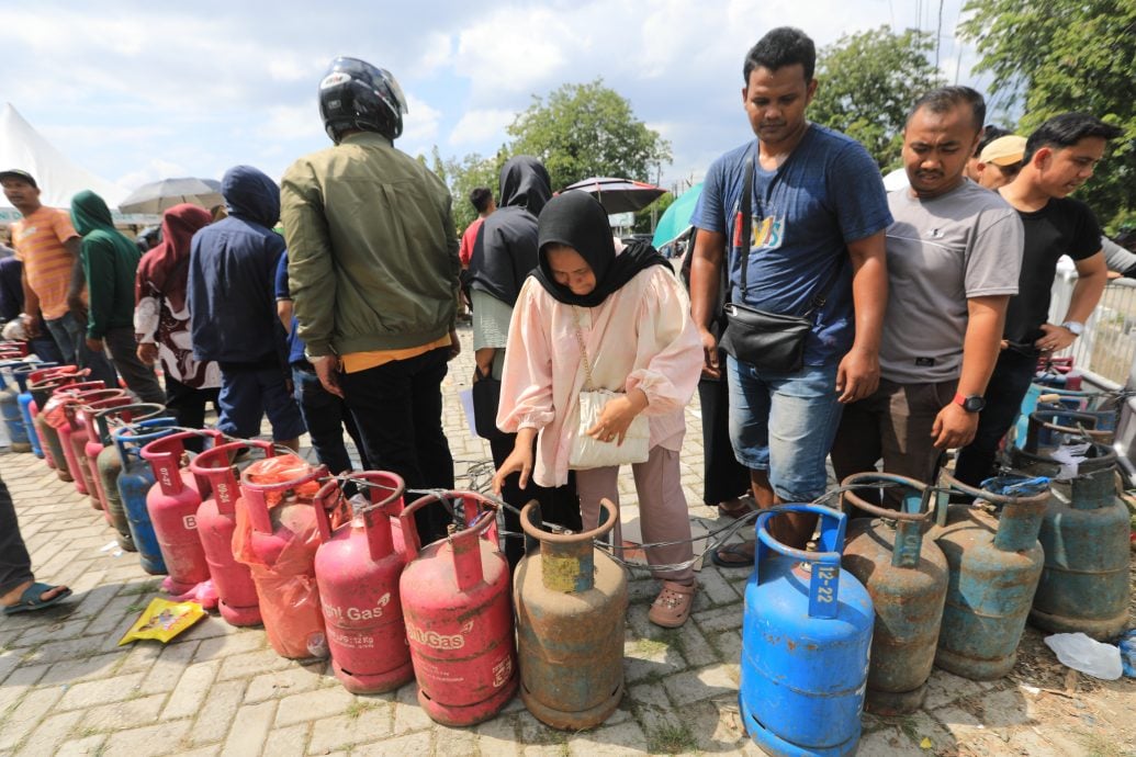 洪灾才夺命 印尼苏门答腊又遭5.5级强震侵袭