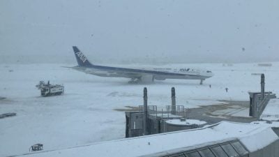北海道新千岁机场受大雪影响　大批航班取消　约750旅客一度滞留
