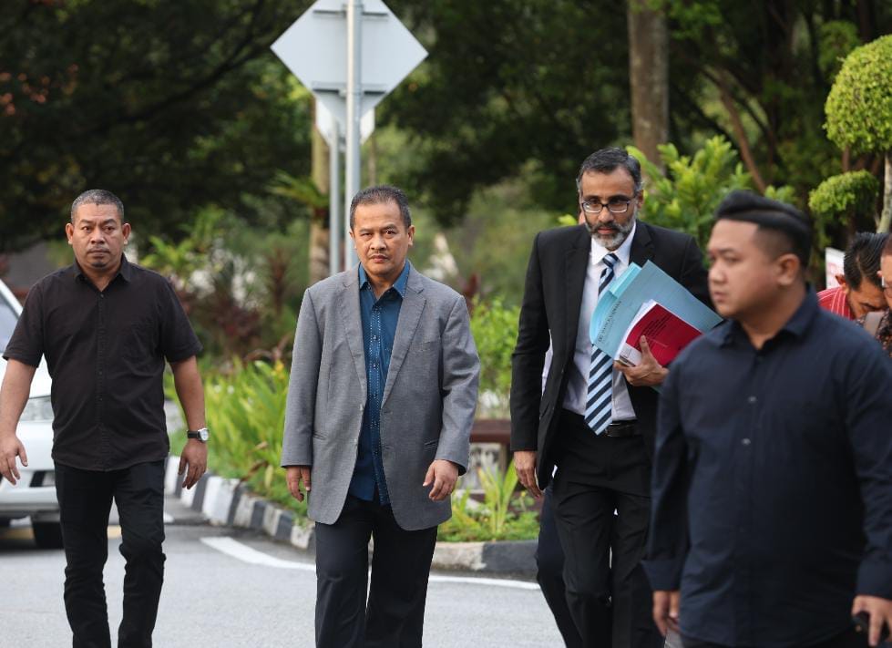 涉吉打养牛收贿40万 阿兹曼否认有罪