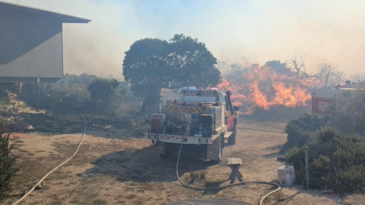 澳洲东岸数十起林火毁损房屋　波及古尔本河国家公园