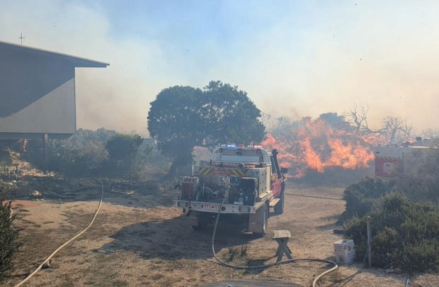 澳洲东岸数十起林火毁损房屋 波及古尔本河国家公园