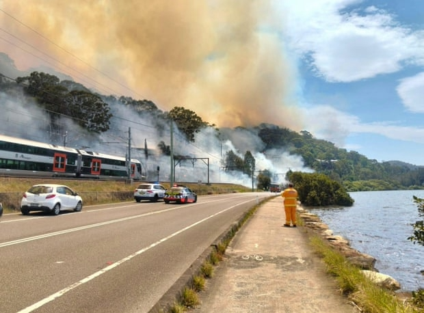 澳洲东岸数十起林火毁损房屋 波及古尔本河国家公园