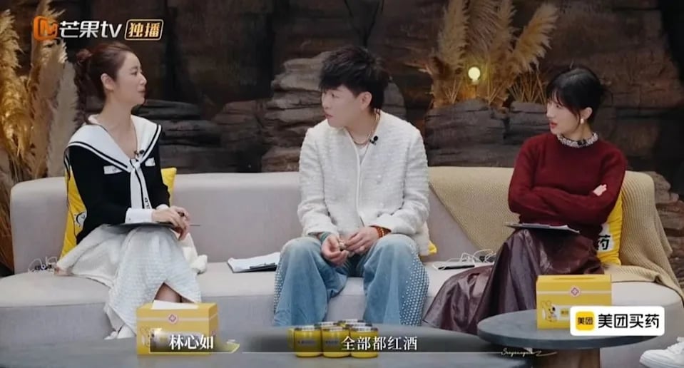 爱包衣服被霍建华洒红酒 林心如高情商反应获赞