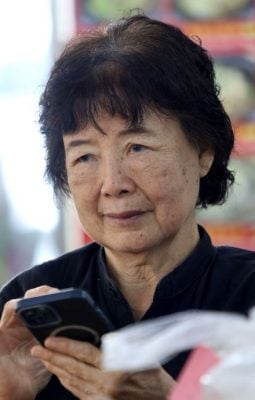 版头-大都会// 雨季冲击供应,本地菜价格上涨/9图