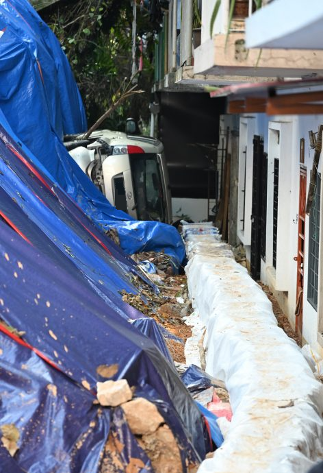 版头-大都会/(主文)部长与市长巡察地陷和土崩现场/7图(选下)