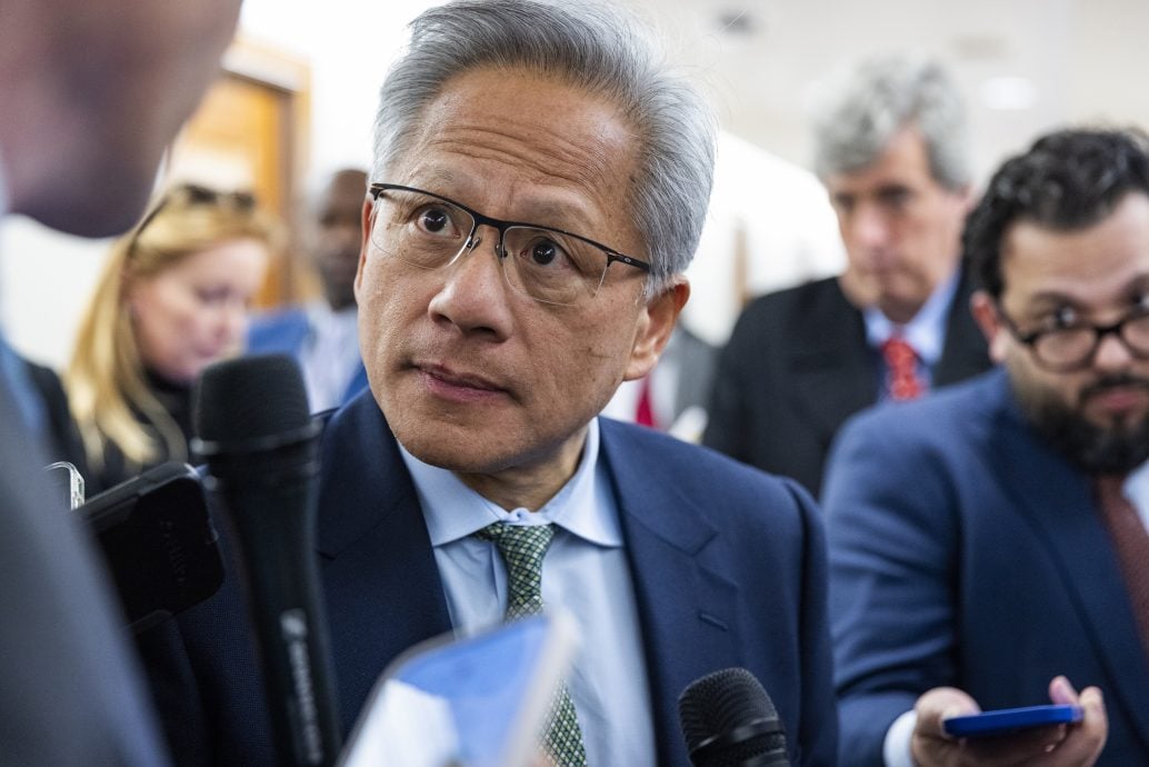 特朗普会晤辉达黄仁勋 强调出口管制立场明确