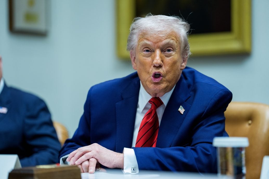 特朗普承认扣押载委原油油轮 另逾30艘或受对付