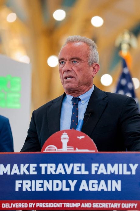 特朗普政府调查可能与冠病疫苗有关死亡案例