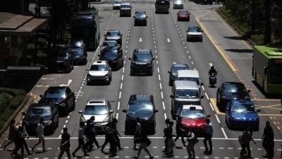 狮城拥车证价高 为旧车续证车主激增