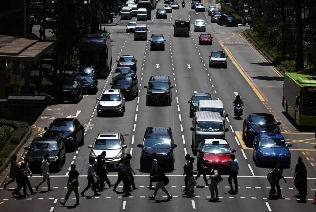 **狮城二三事**柔：狮城拥车证价高 为旧车续证车主激增