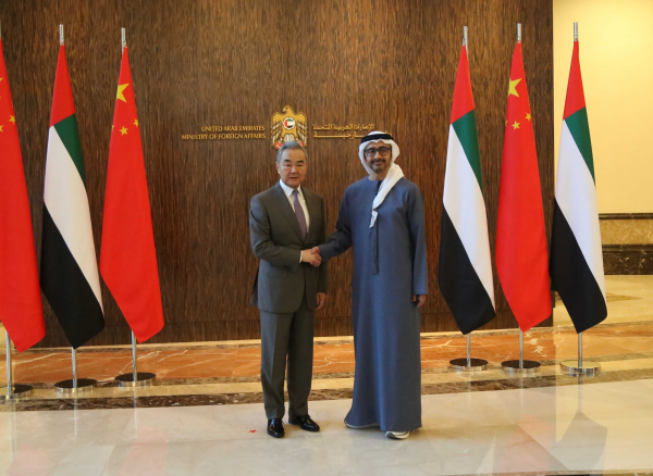 王毅访中东三国深化油气领域合作