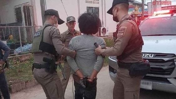 男子毒瘾发作 持双刀乱砍 致3人受伤