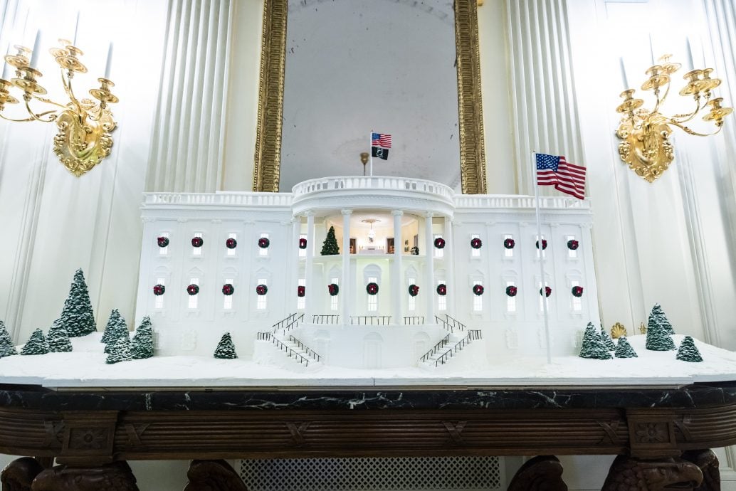 白宫装修圣诞装饰空间缩小 今年主题“家是心之所在”