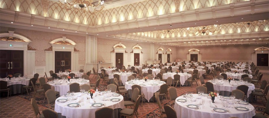 看世界 东京迪士尼惊魂 持刀男闯宴会吓坏游客