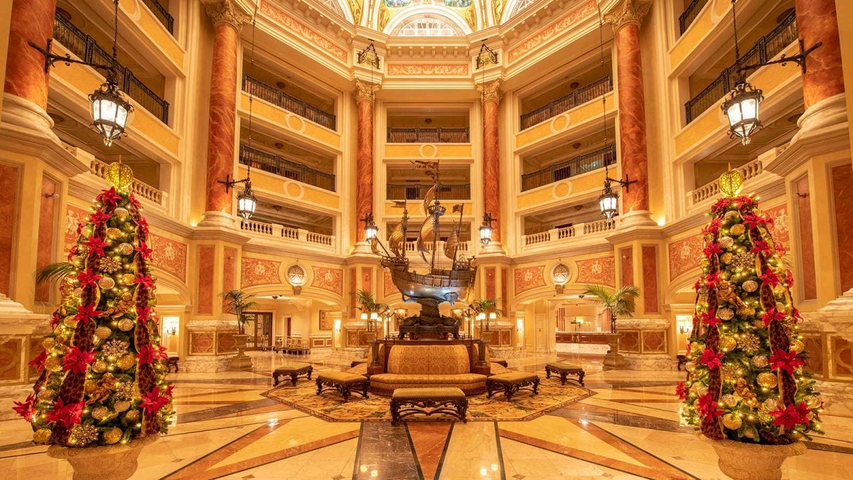 看世界 东京迪士尼惊魂 持刀男闯宴会吓坏游客