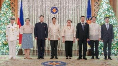 中国新任驻菲大使向小马可斯递国书 盼中菲关系重回正轨