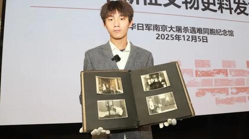 看世界)江苏15岁少年捐赠南京大屠杀日军罪证