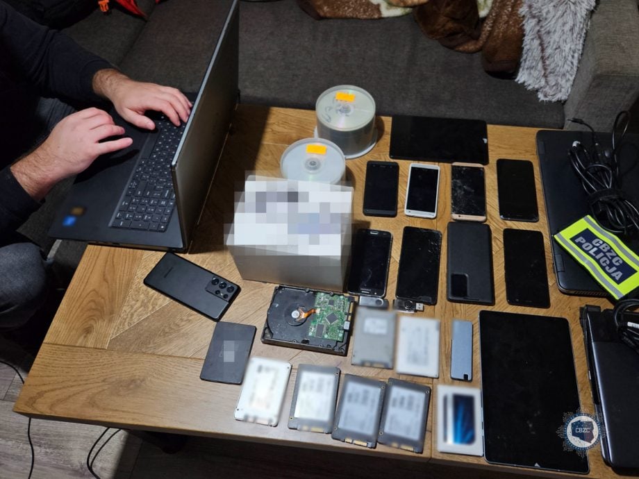 看世界)涉制作传播儿童性虐材料 波兰百名男子被捕