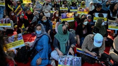 阿富汗严禁堕胎 为求流产母亲竟用重石压女儿肚