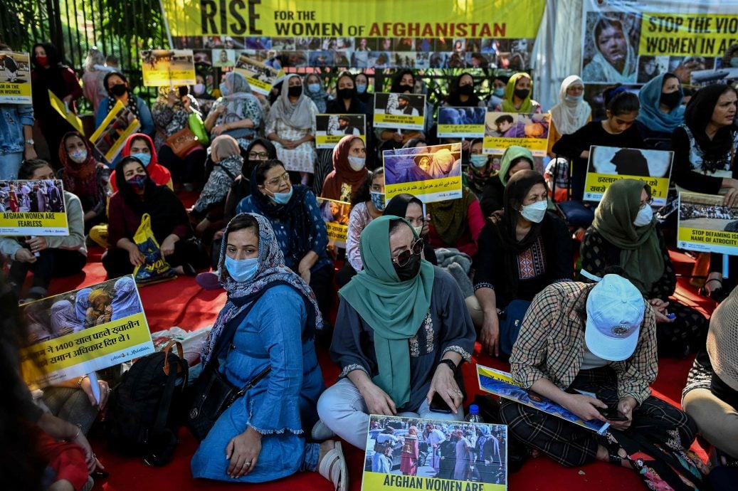 看世界)阿富汗严禁堕胎　为求流产母亲竟用重石压女儿肚