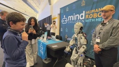 矽谷人形机器人峰会 机器人对答如流宛如实体ChatGPT走入日常