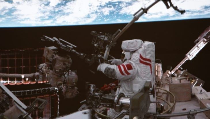 神舟21完成出舱任务 太空站成功安装太空碎片防护装置