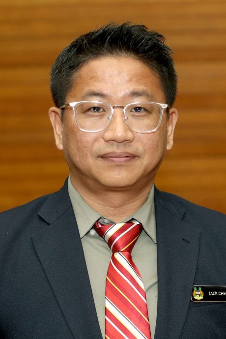 窃贼干案不果剪光纤破坏 654宗掀盖偷电缆捕465人