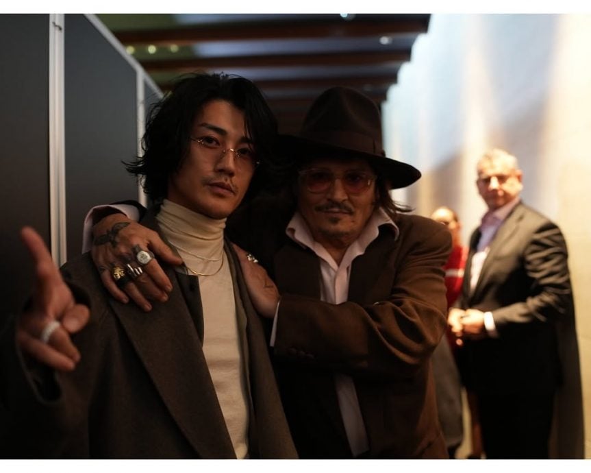 粉丝苦等尊尼特普签名合照到半夜 日本官方紧急发公告