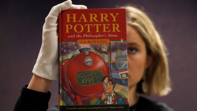 罗琳亲签 !《哈利波特》初版将拍卖 估价破82万