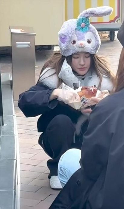 腾讯星光大赏|粉丝高消费捧偶像被轰“掠水” 赵露思白鹿料争红毯女王	