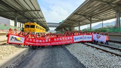 芙中200人访团  实地考察东铁工地刷新纪录