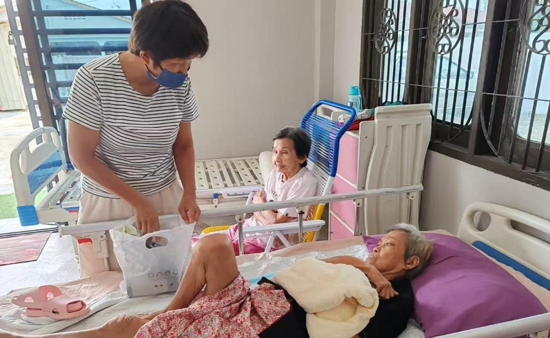 行善不分国籍 善心组织捐3000助缅甸男子