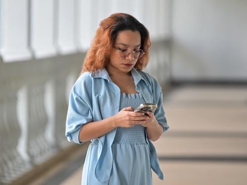 补图//女子被诉藐视法庭