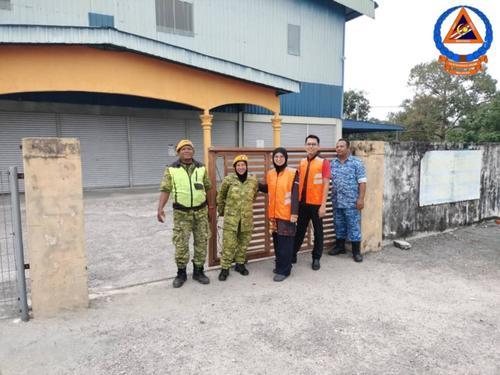 补照片/ 摆脱持续21天水灾梦魇 霹最后一批灾民返家