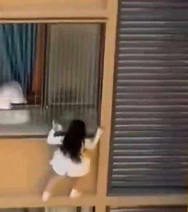 视频|疑偷情被抓奸？ 女子高楼外危险爬窗逃！