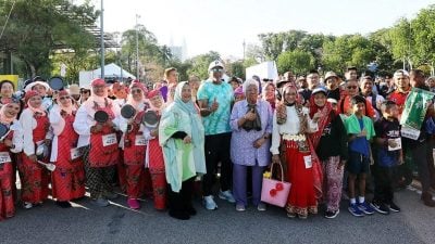 爱心基金会欢乐行  1058人穿峇迪绕湖竞走