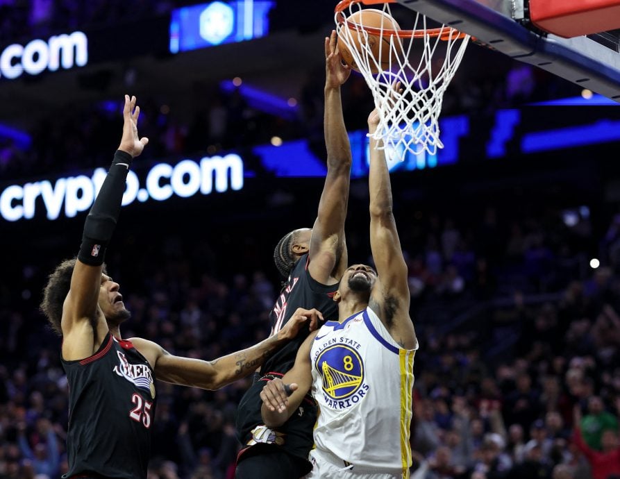 詹皇助攻八村垒三分绝杀  湖人制伏暴龙紧追雷霆