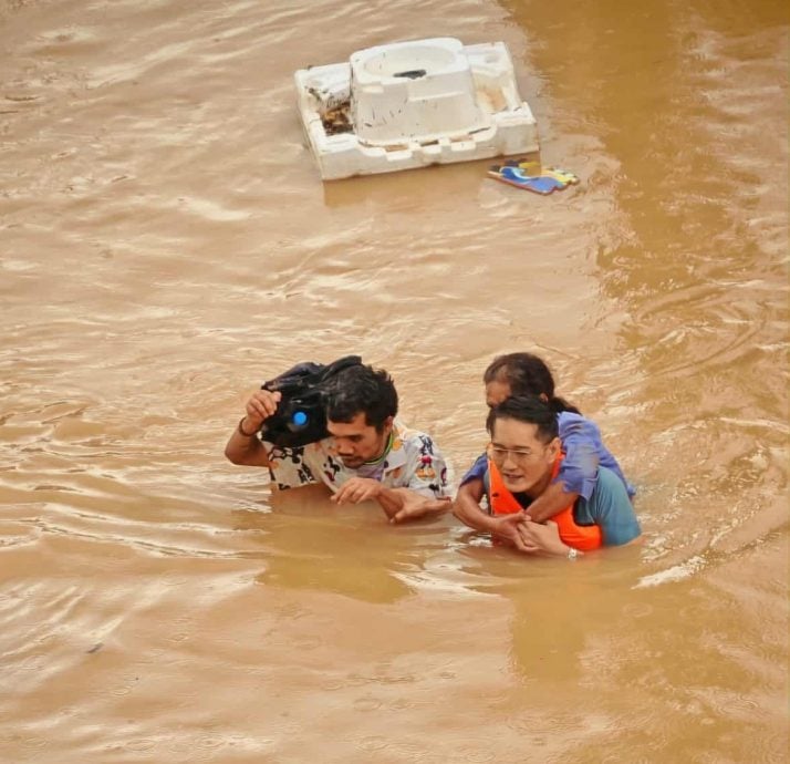 设定3PM发布(大北马)泰南救灾功成身退,洪新涵分享水中救灾的经验。