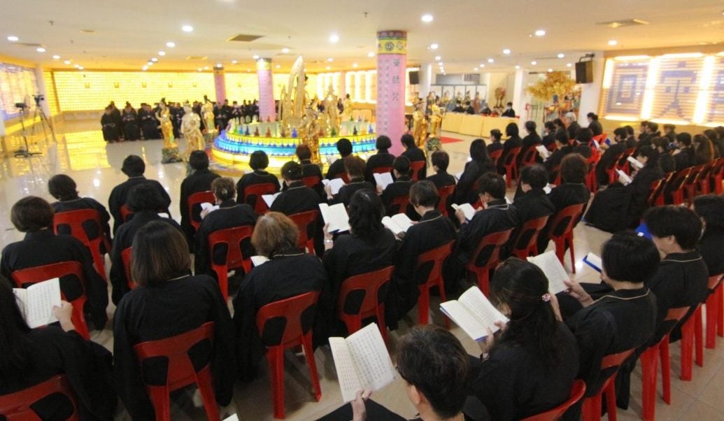 请签发-大都会/修成林蒲种举办第12届新年药师持咒祈福会／2图