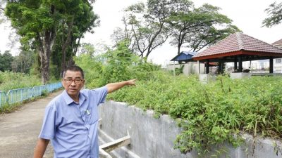 设施年久失修 环境肮乱 增江河滨休闲公园 荒废 