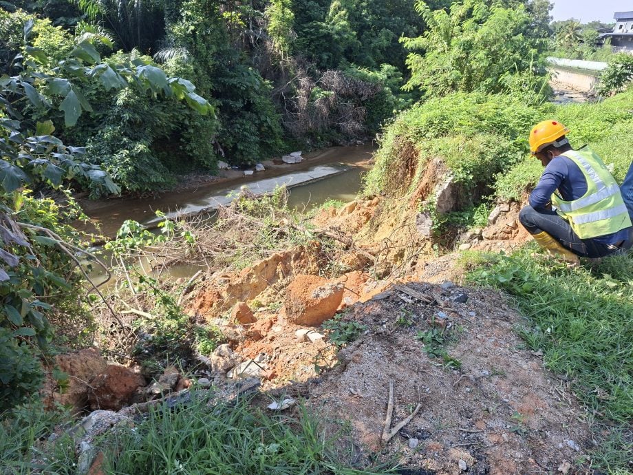 请签发-大都会／河堤土崩范围接近道路，承包商紧急处理／2图