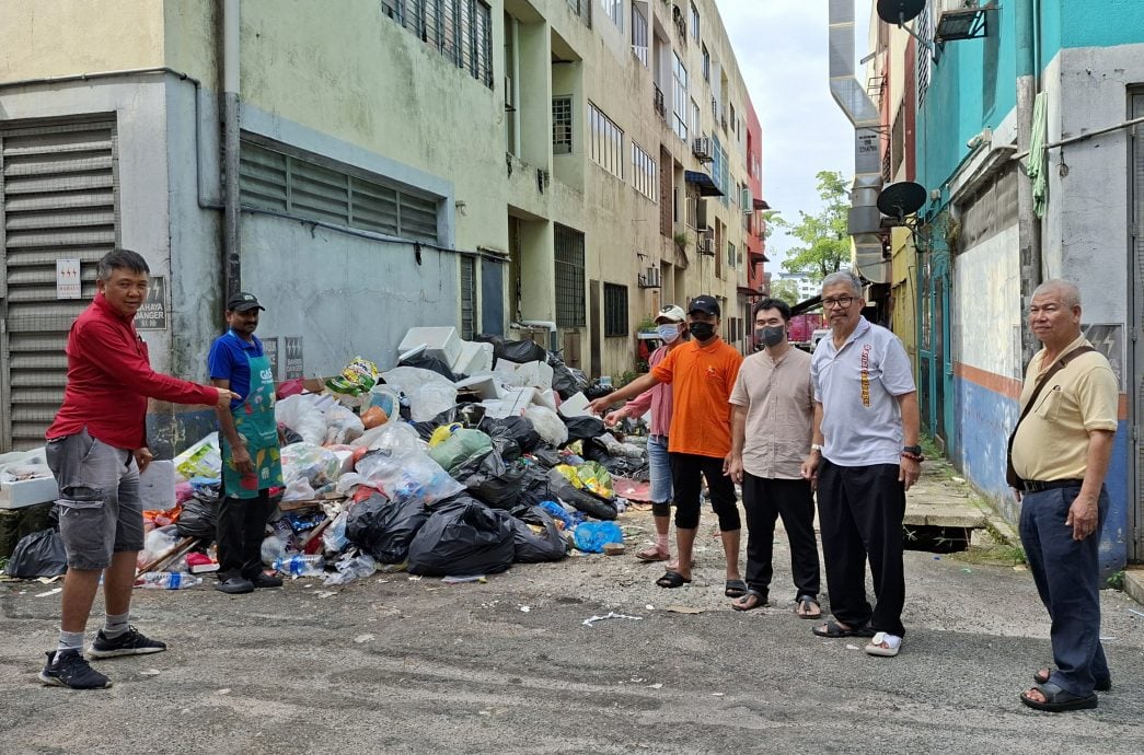 请签发-大都会/蕉赖皇冠城第9区商区垃圾太夸张,商民怨怼:“谁来关心”/4图