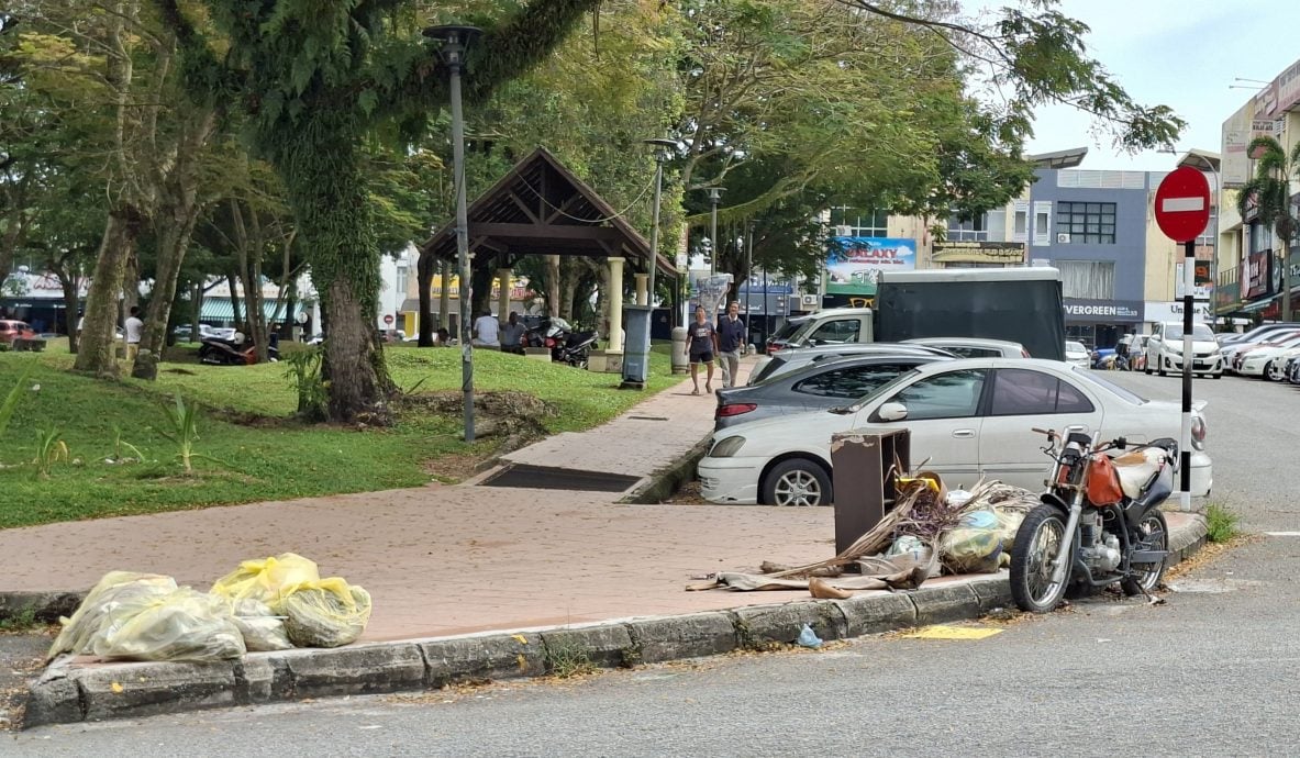 请签发-大都会/蕉赖皇冠城第9区商区垃圾太夸张,商民怨怼:“谁来关心”/4图
