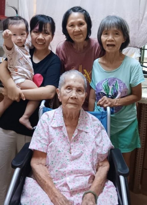 请签发(大北马)百岁女人瑞何宝珠日前在住家安详离世,享嵩寿105岁,四代同堂。